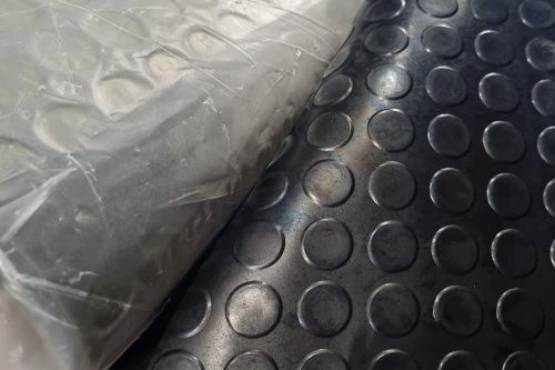 Дорожка автомобильная "пятачок" (толщ. 4 мм, шир. ~1400 мм, дл. ~5 м, вес ~39,9 кг) Китай