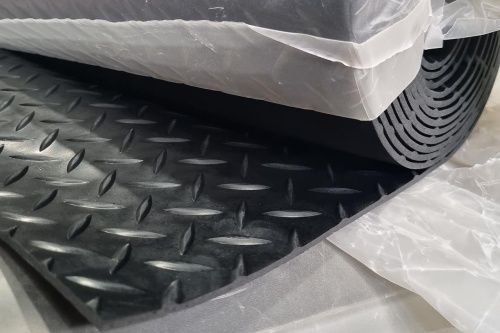 Дорожка автомобильная "ёлочка" (толщ. 4 мм, шир. ~1000 мм, дл. ~5 м, вес ~22,5 кг) Китай